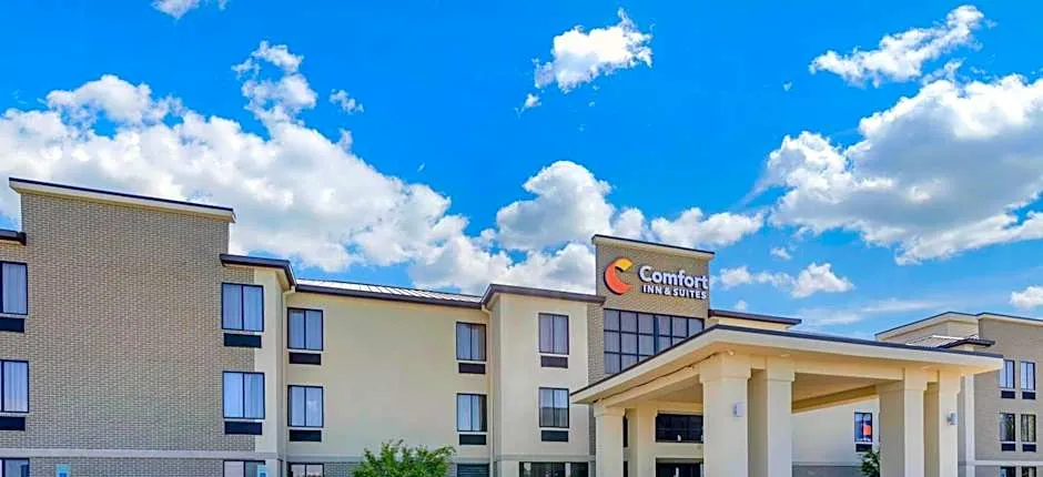 Comfort Inn & Suites Lincoln I-20