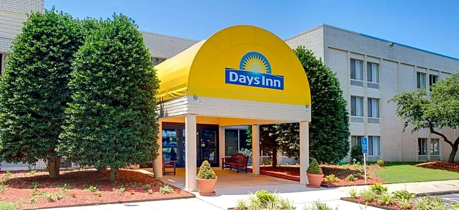 Days Inn by Wyndham Newport News City Center Oyster Point