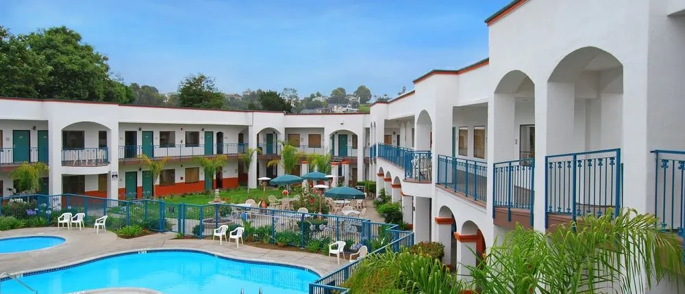 Oxford Suites Pismo Beach