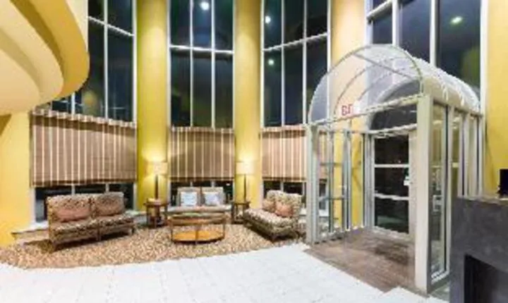RAMADA AMHERST / GETZVILLE HOTEL&CONFERENCE CENTER