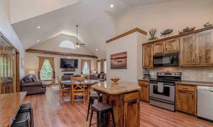 Hickory Hideaway w Communal Pool Access