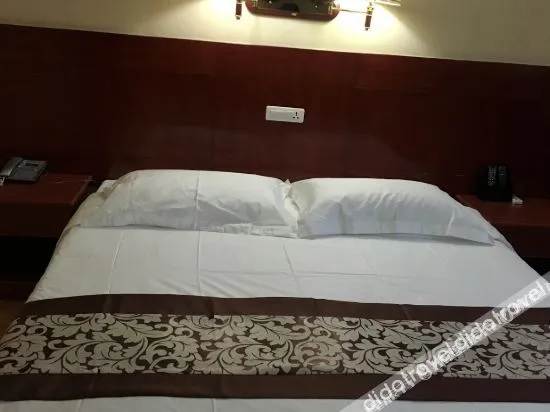 Xingshan Guoyuan Express Hotel