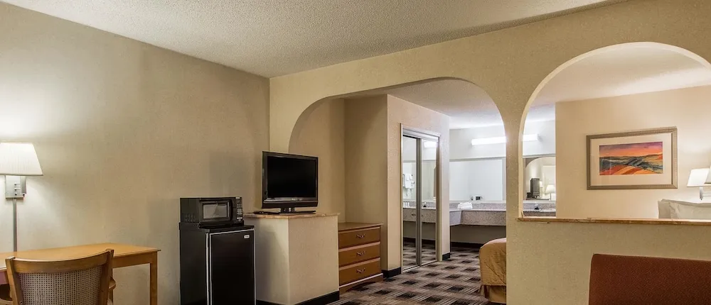 Quality Inn Oakwood, GA