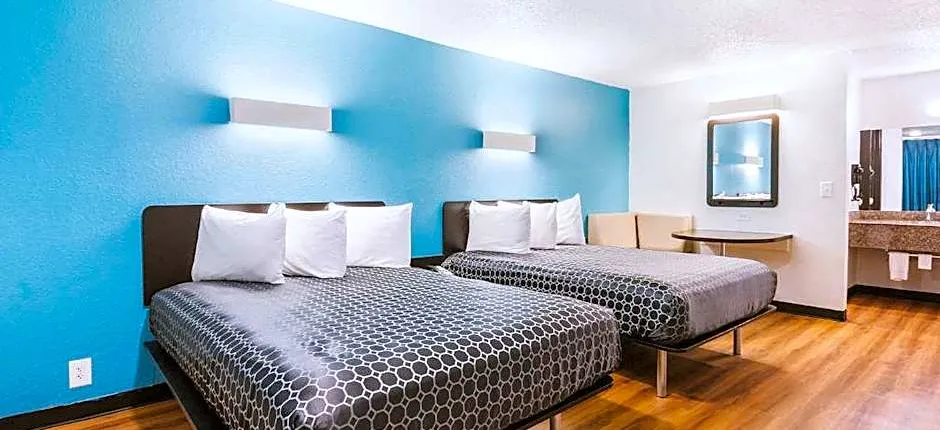 Sky Palace Inn & Suites By Jasper Beeville