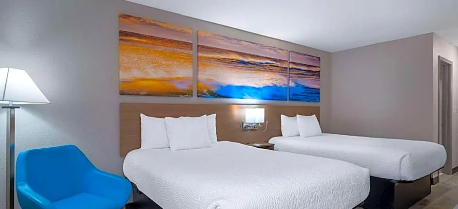 Days Inn & Suites by Wyndham Commerce