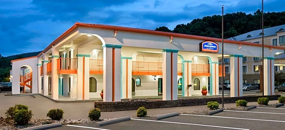 Howard Johnson by Wyndham Chattanooga Lookout Mountain I-24