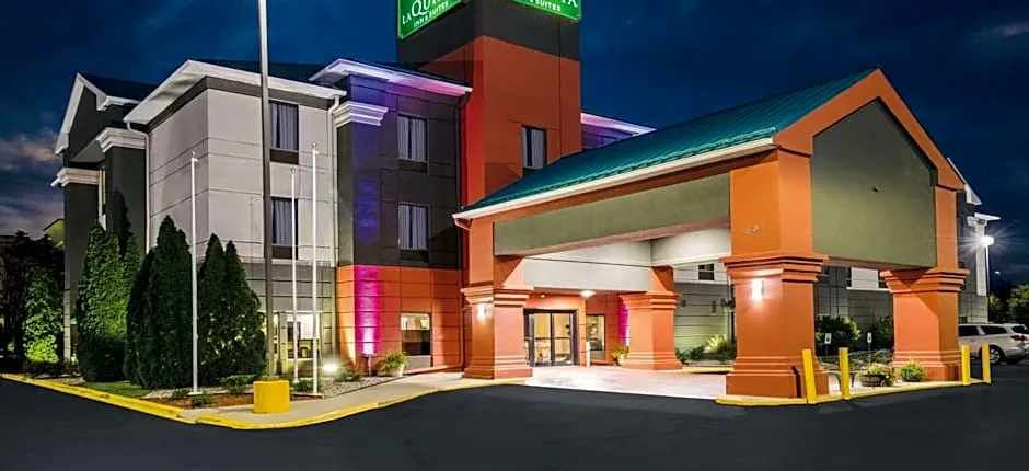 La Quinta Inn & Suites by Wyndham Louisville East