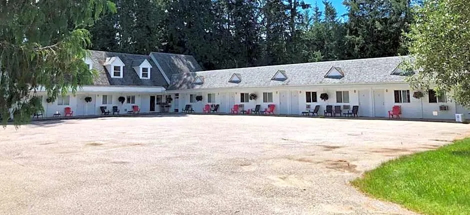 Pines Motel
