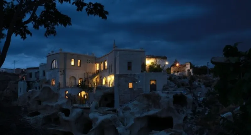 Blue Valley Cave Hotel