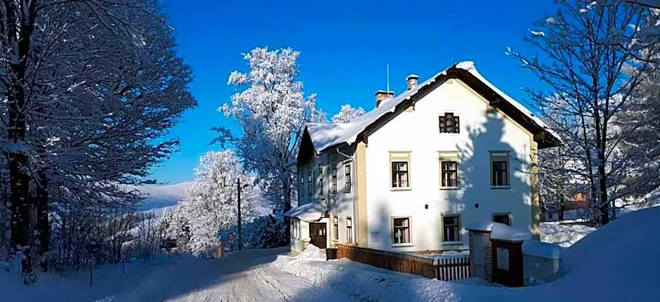 Stará Škola Hedeč