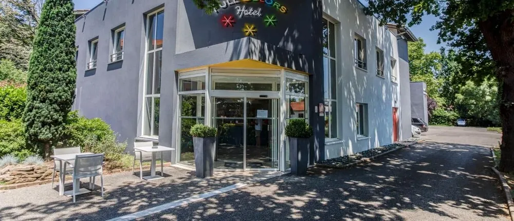 Hotel Full Colors
