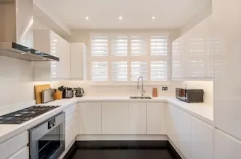 Stunning 5-bed House in London, London