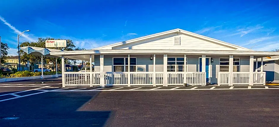 Sunrise Inn by OYO Titusville FL