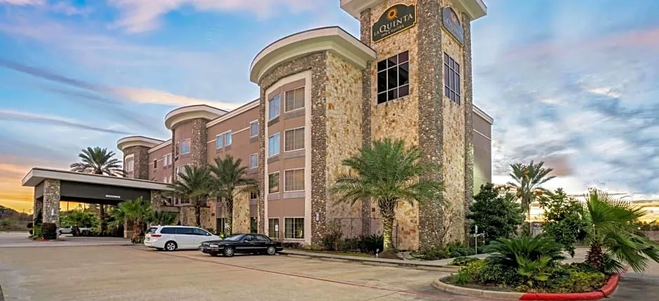 La Quinta Inn & Suites by Wyndham Houston Willowbrook