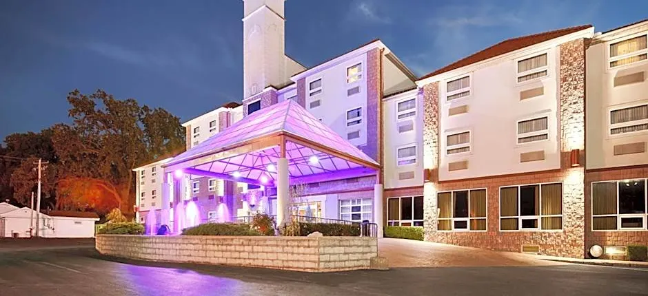 Best Western Plus Sandusky Hotel & Suites