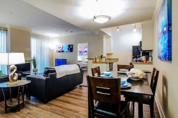 Prime Location Luxury Westwood Apt 111