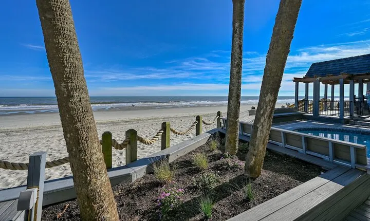 0512 Waters Edge Resort 3 Bedroom Condo by RedAwning