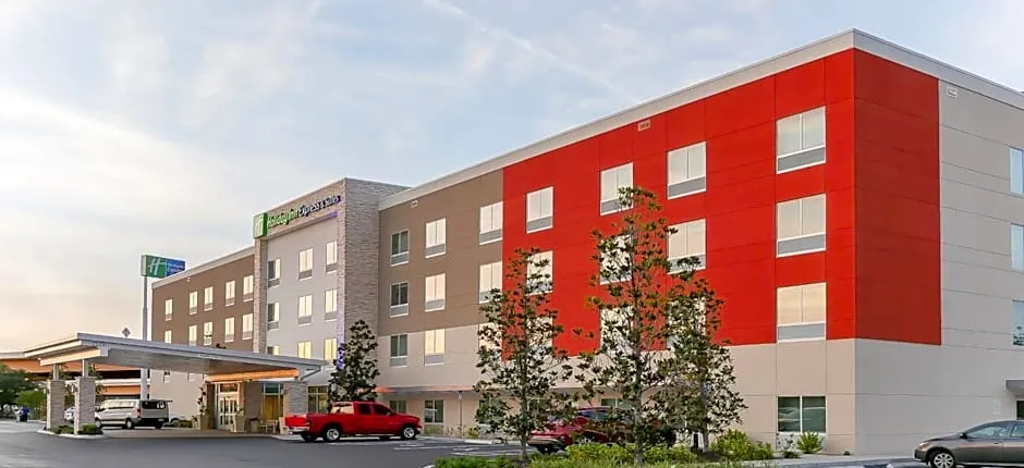 Holiday Inn Express & Suites Tampa East - Ybor City By IHG
