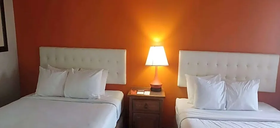 Rode Inn & Suites
