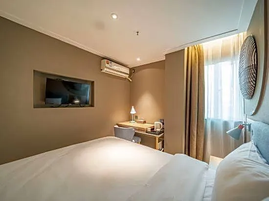 Home Inn Neo (Guangzhou Shiqiao Metro Station, Yifa Pedestrian Street Center)