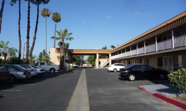 Rainbow Inn Near Adventure City