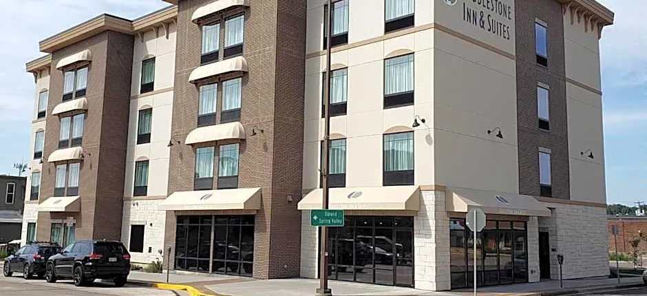 Cobblestone Inn & Suites - Menomonie/UW-Stout