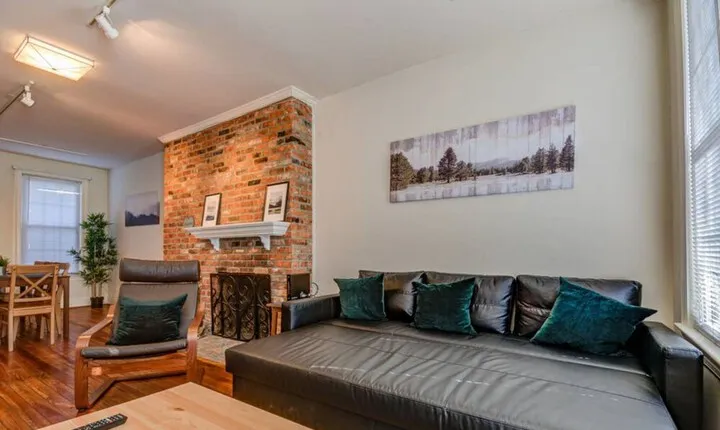 3BR Colonial House w / Parking by CozySuites