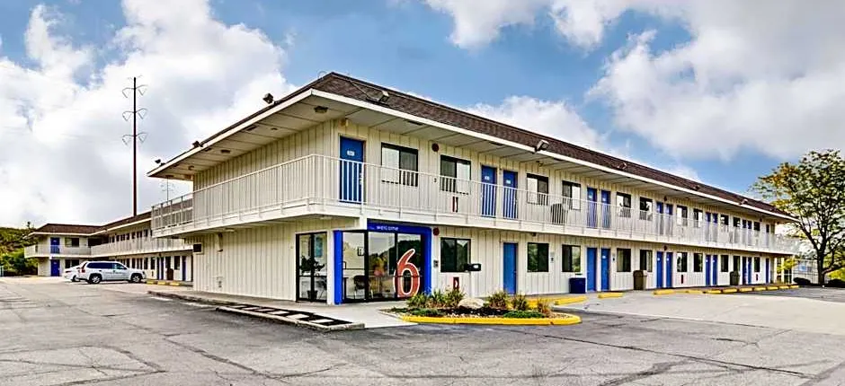 Motel 6 Pittsburgh - Crafton