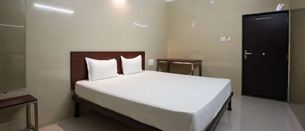 SPOT ON 23725 Jay Shanti Palace Hotel