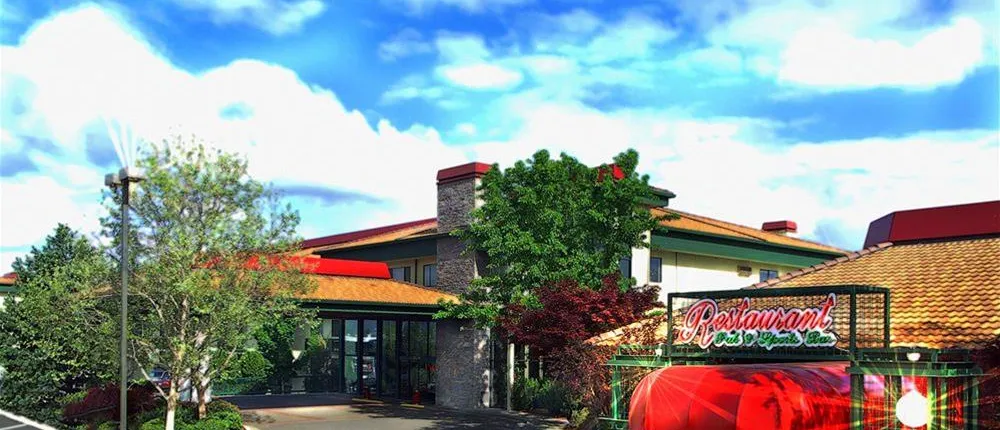 Rogue Regency Inn & Suites