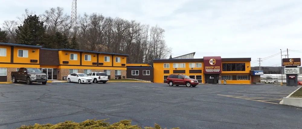 Econo Lodge Manistee, MI