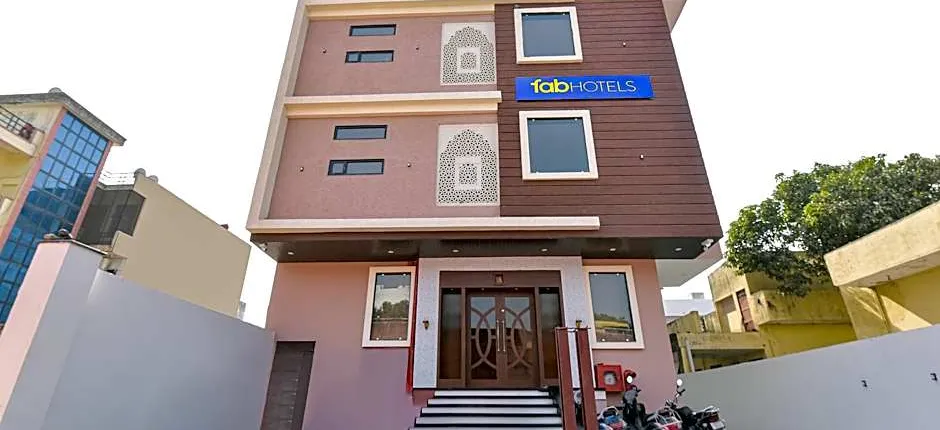 FabHotel Lavish Palace