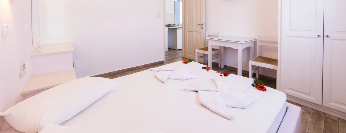 STRATOS APARTMENTS & STUDIOS