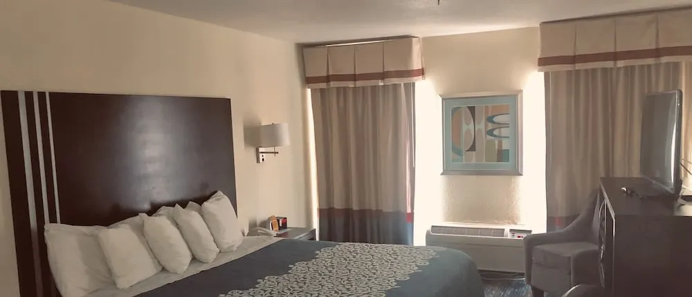 Days Inn by Wyndham Seaworld/Lackland AFB