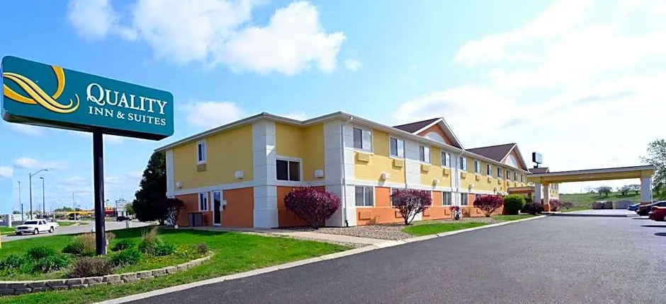 Quality Inn and Suites Springfield Southwest near I-72