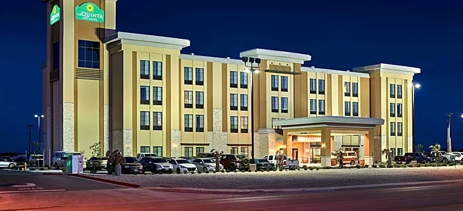 La Quinta Inn & Suites by Wyndham Carlsbad