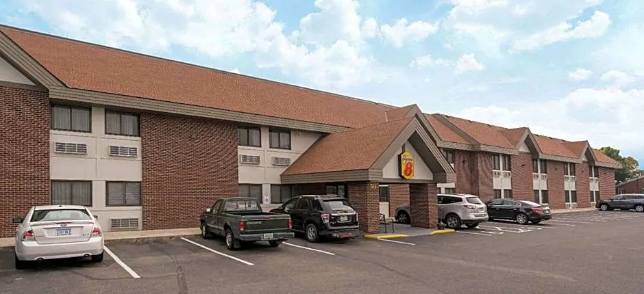 Super 8 by Wyndham St. Cloud