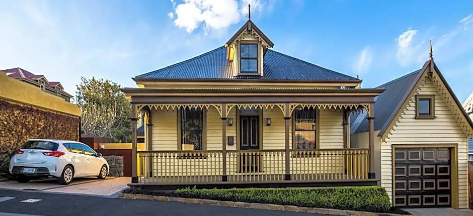 Corinda Contemporary