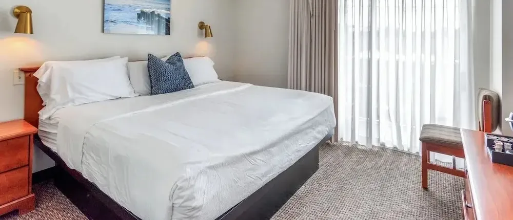 Cape Suites Room 3 - Free Parking! 2 Bedroom Hotel Room by RedAwning