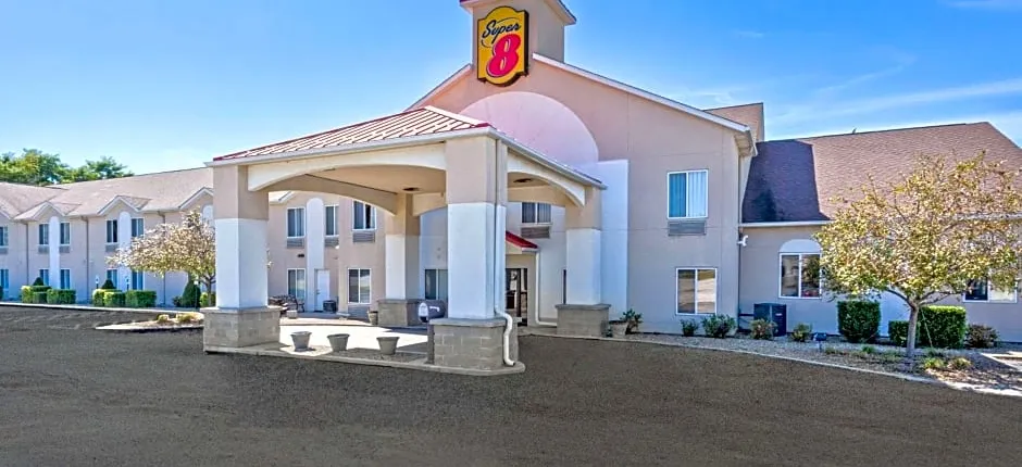 Super 8 by Wyndham Cloverdale IN