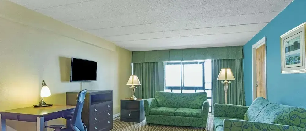 Travelodge by Wyndham Suites Virginia Beach Oceanfront