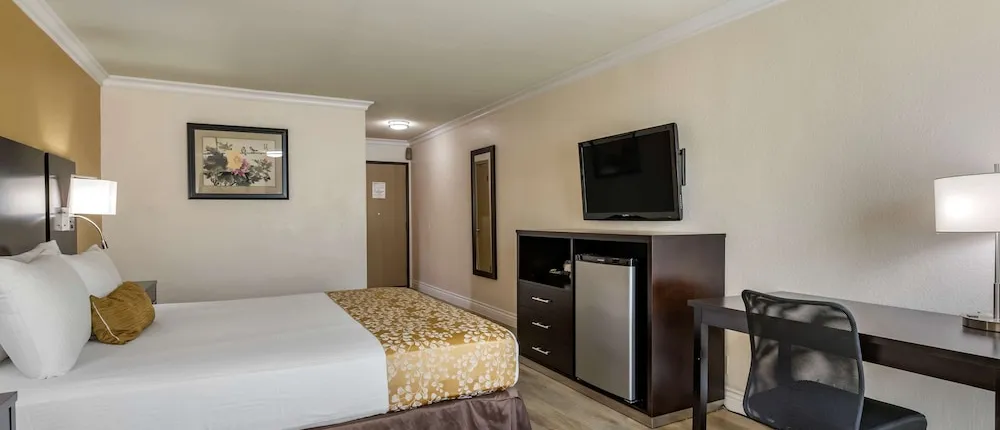 Best Western Plus South Bay Hotel