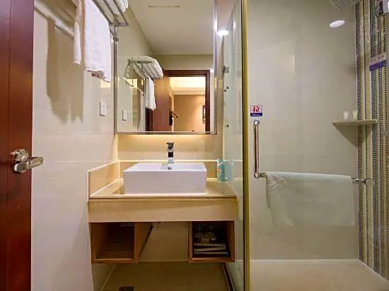 Yuanfeng Hotel (Shenzhen East Railway Station Buji Subway Station)