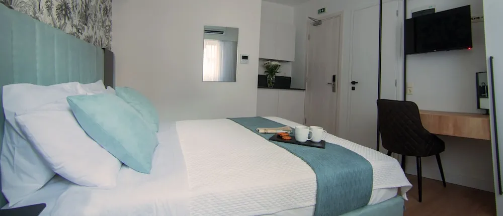 Phaedrus Living Modern Kriel Suites 303