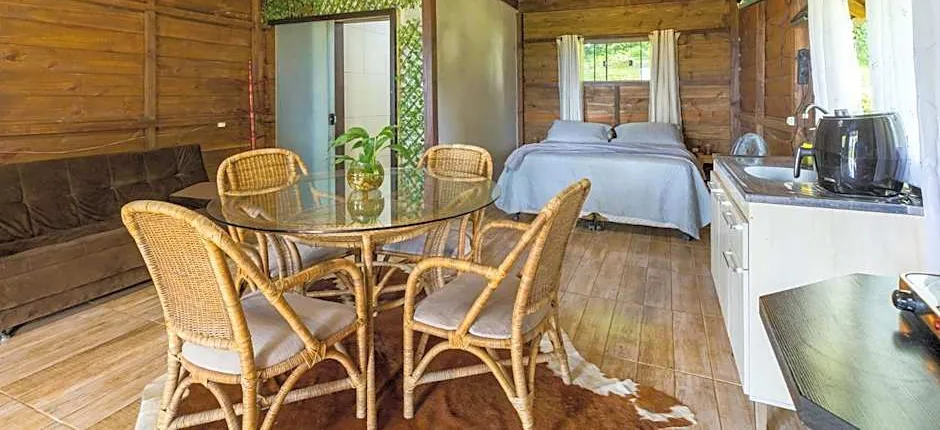Chalé com Wi-Fi, vista p o lago em meio a natureza