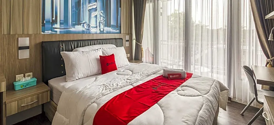 RedDoorz Plus near Gembira Loka Zoo 2