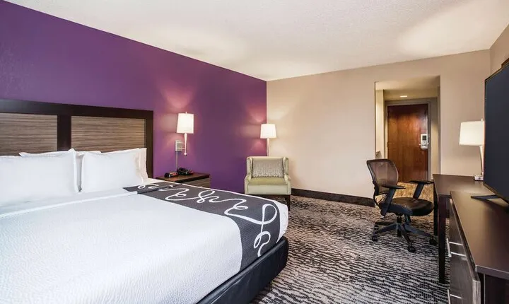 La Quinta Inn & Suites by Wyndham Clearwater South