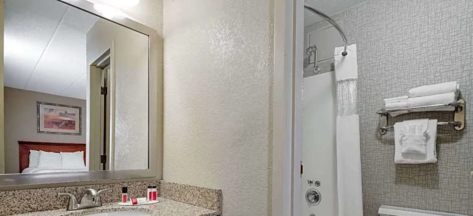 Days Hotel by Wyndham University Ave SE
