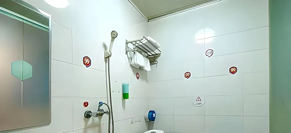 Haoxing Hotel (Shenzhen Airport Huangtian Subway Station)