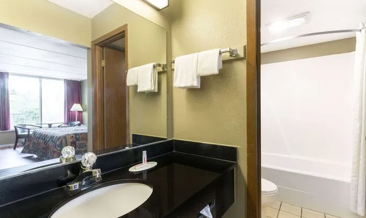 Super 8 by Wyndham Kingsport / I-81